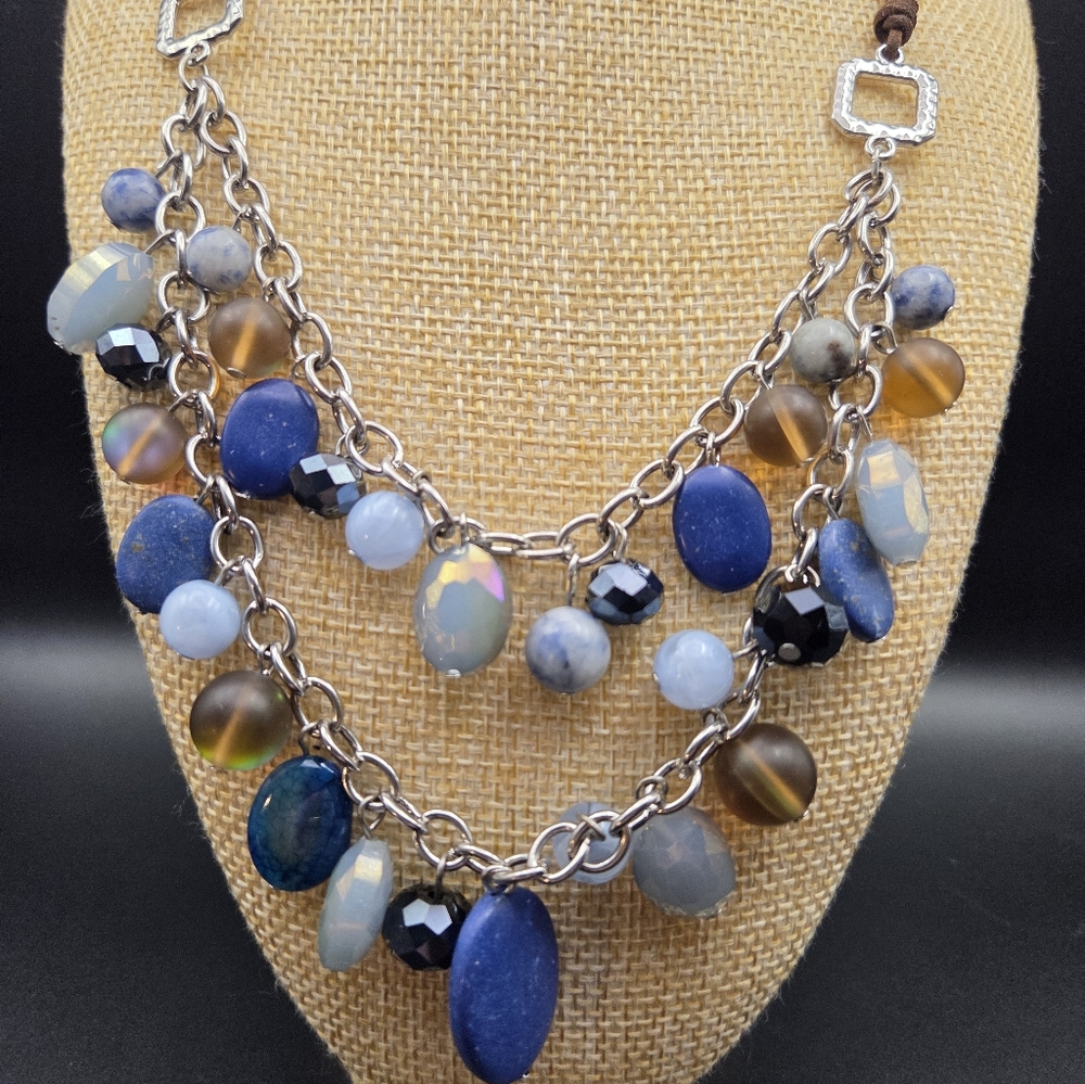 C 1946 Elegant Multi-Color Beaded Necklace